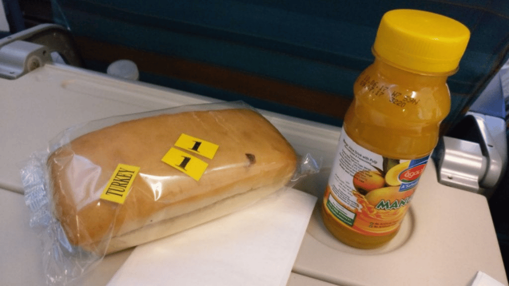 Oman Air Sandwich und Saft