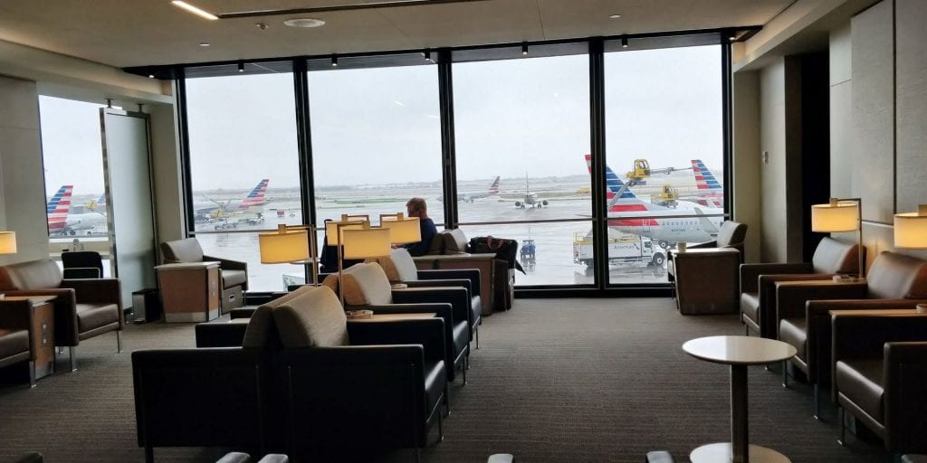 American Airlines Flagship Lounge Chicago T3 Sessel Ausblick