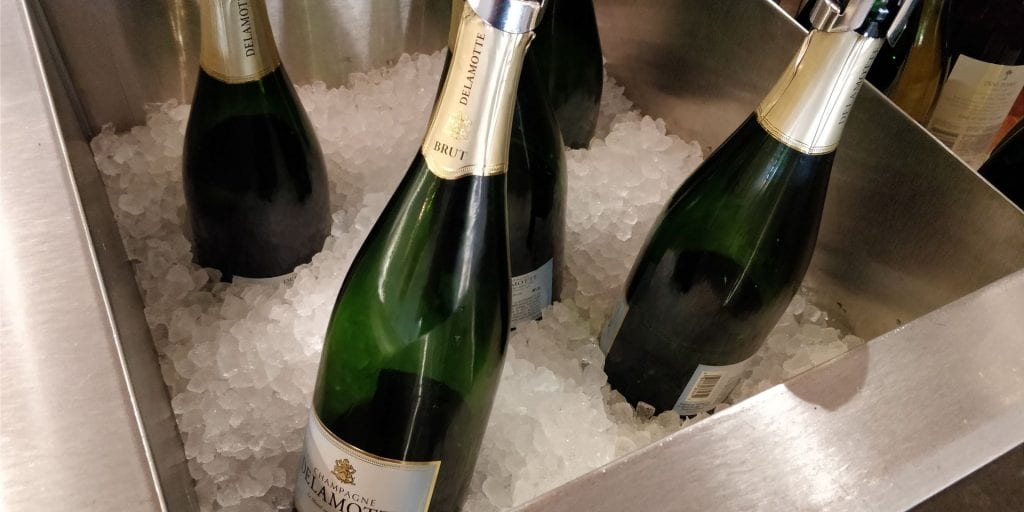 American Airlines Flagship Lounge Chicago T3 Champagner