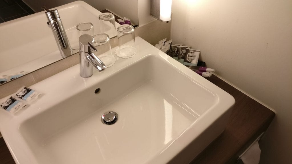 Mercure Würzburg Am Rheinufer Privilege Room Bad 2