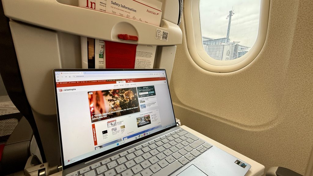 austrian-airline-business-class-laptop