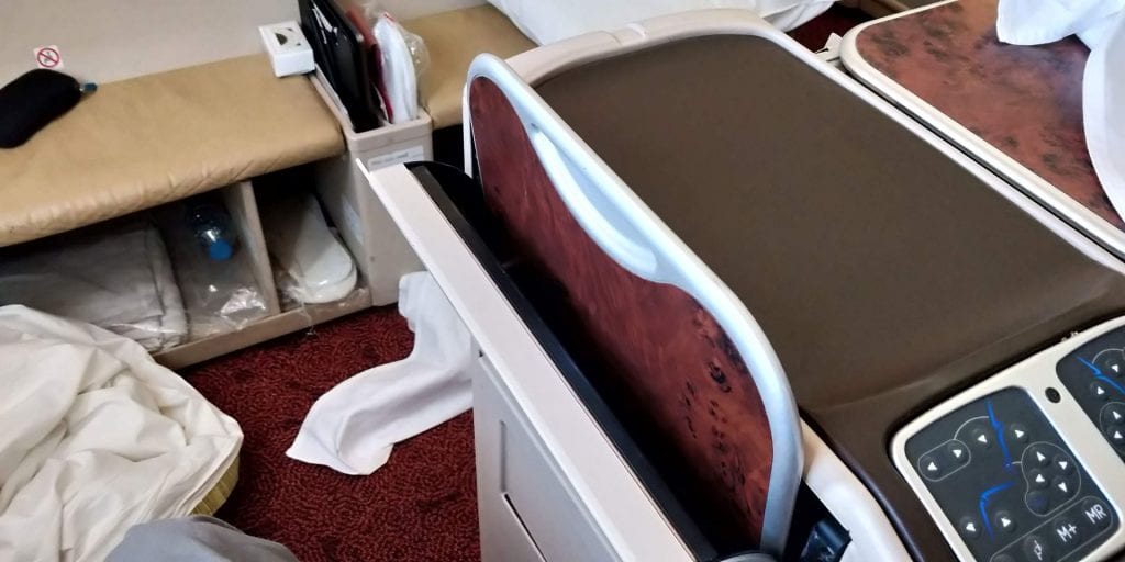 Air India Business Class Boeing 787 Tisch Defekt