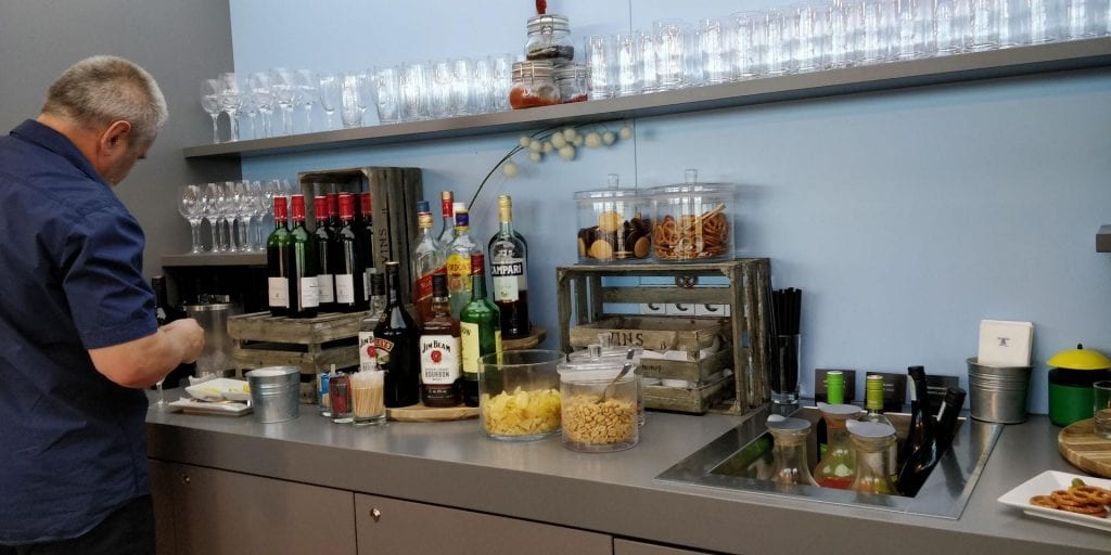 Austrian Airlines Business Class Lounge Wien Non Schengen Buffet Alkohol Getränke