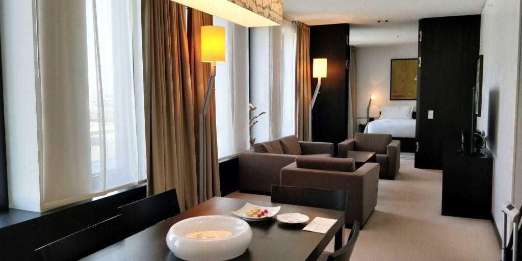 Sofitel Berlin Kurfürstendamm Zimmer Blick Bett Sofa