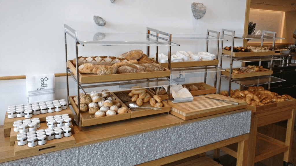 The Dolder Grand Zuerich Fruehstuecksbuffet Brot