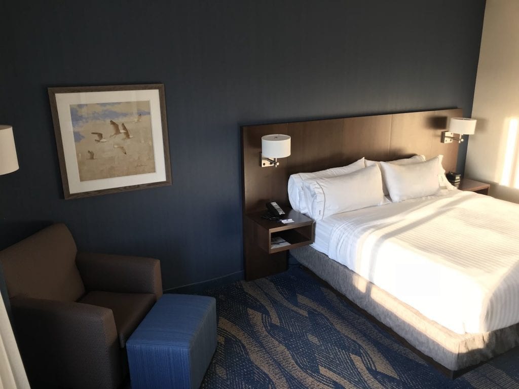 Holiday Inn Express StJohns Zimmer Bett