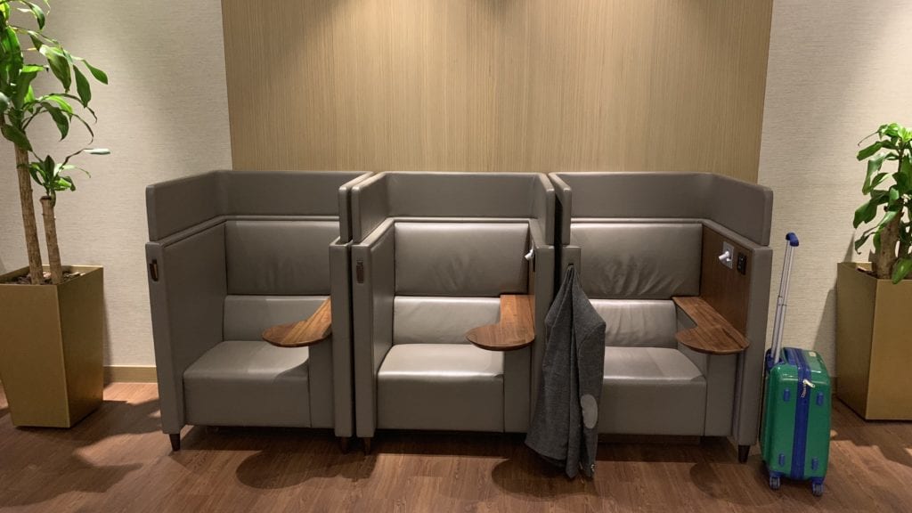 Al Dhabi Lounge Abu Dhabi Sitze7