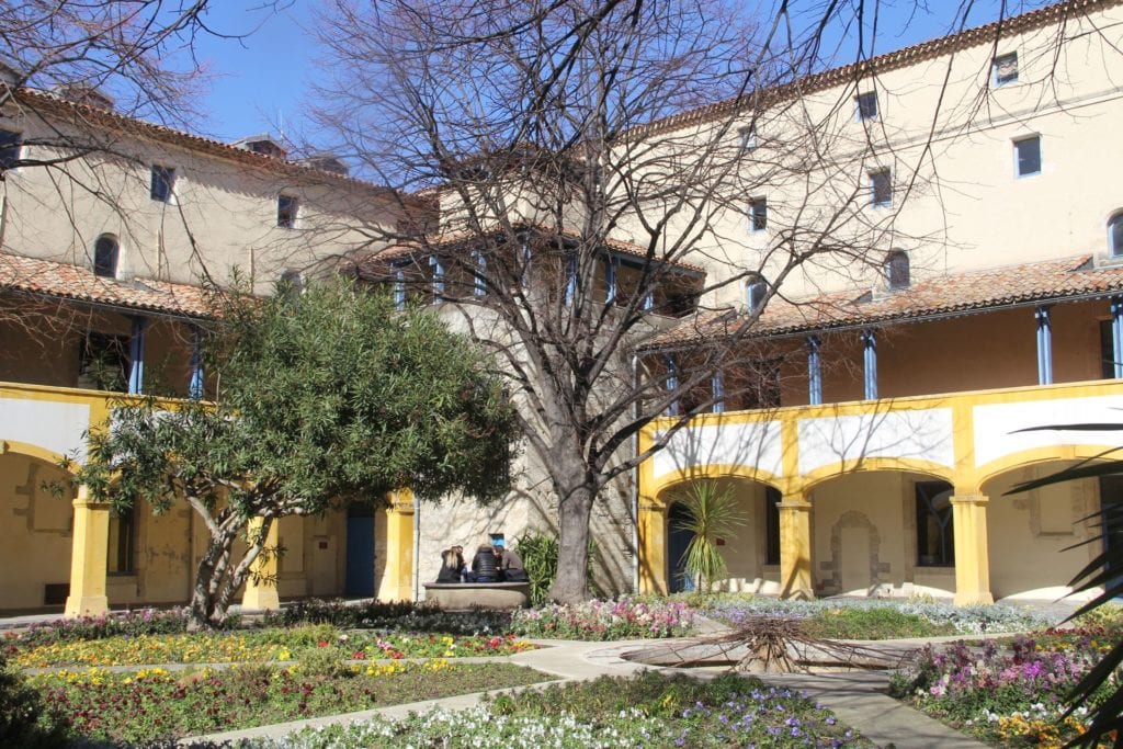 Le Jardin De La Maison De La Santé A Arles