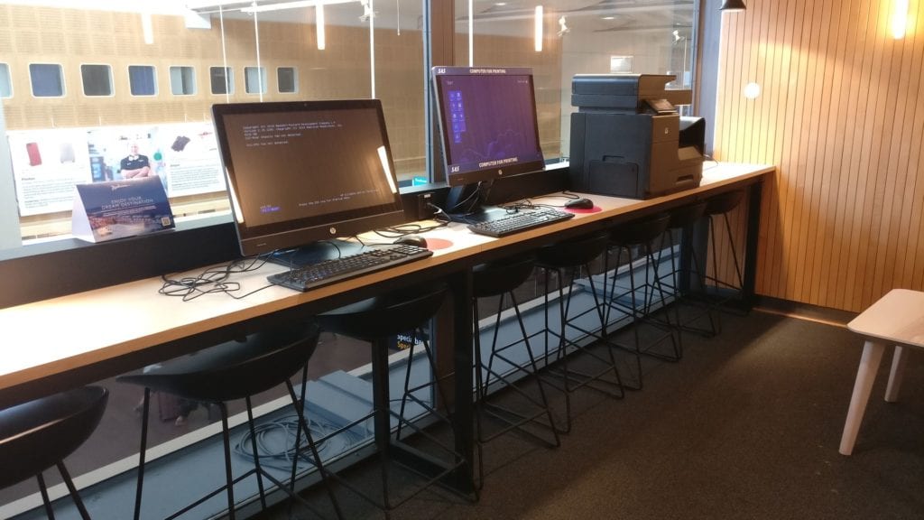 SAS Business Lounge Stockholm Computer
