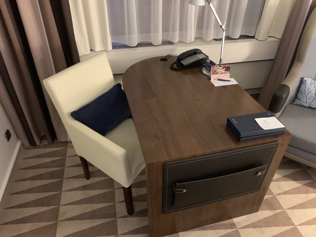 Sheraton München Westpark Executive Zimmer Schreibtisch