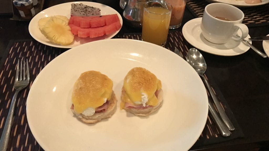 Sofitel Angkor Früshtück Eggs Benedict