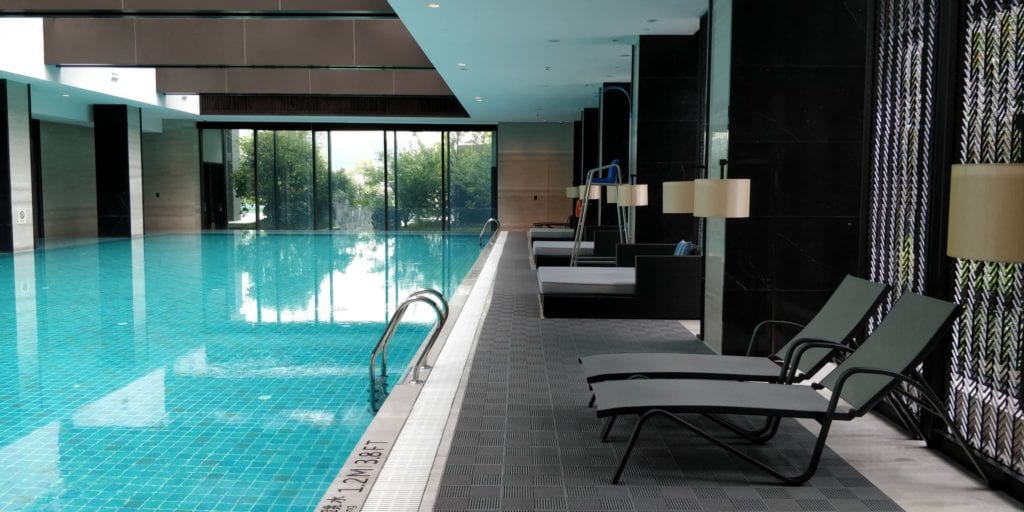 Hilton Ningbo Dongqian Lake Resort Innenpool 3