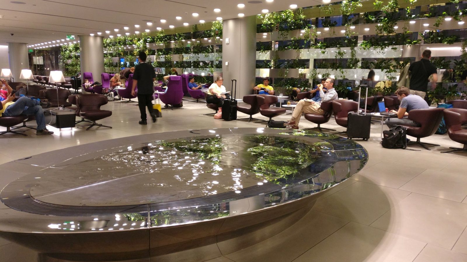 Review Business Class Lounge Doha oneworld Sapphire & Emerald