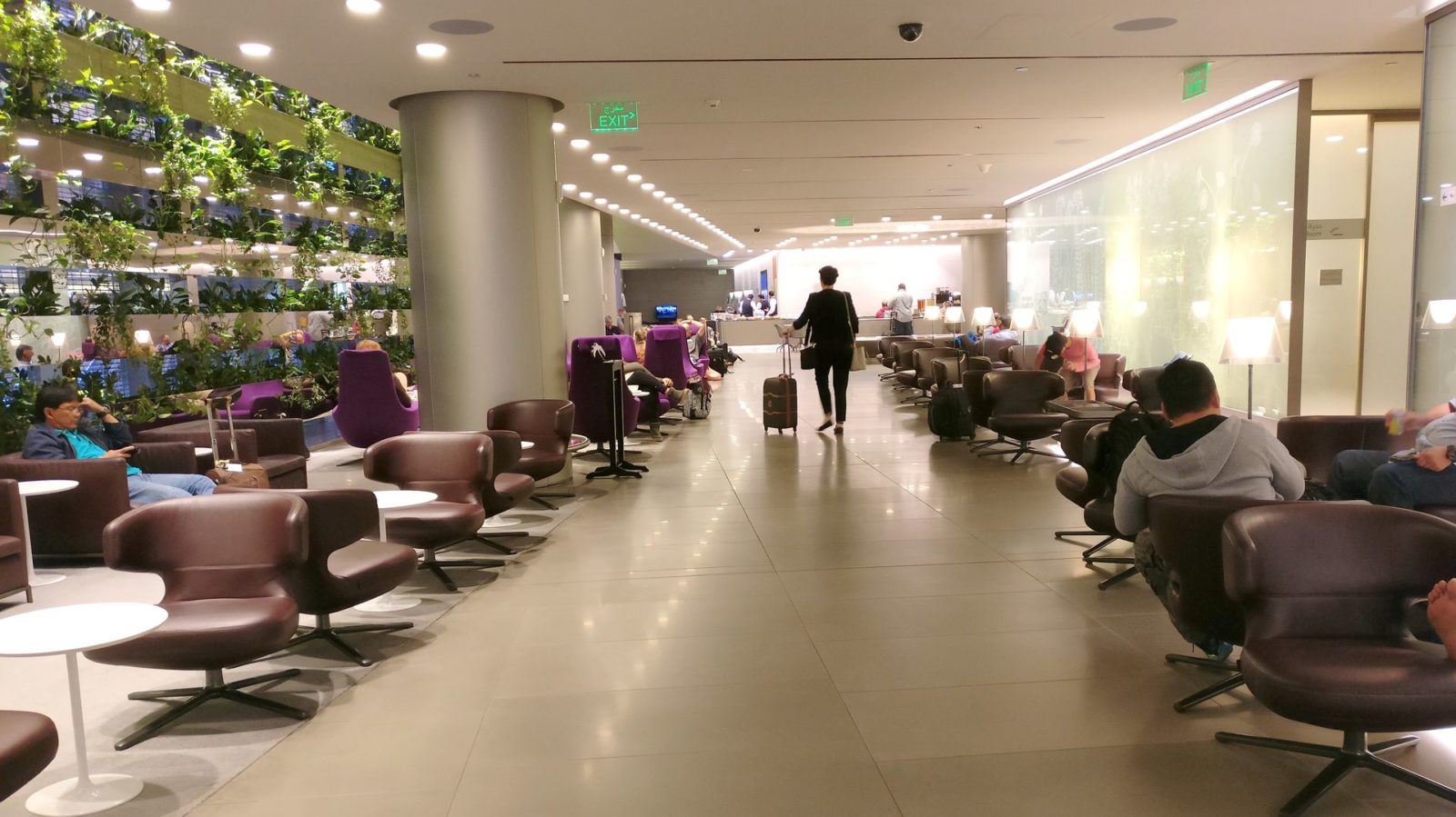 Review Business Class Lounge Doha oneworld Sapphire & Emerald