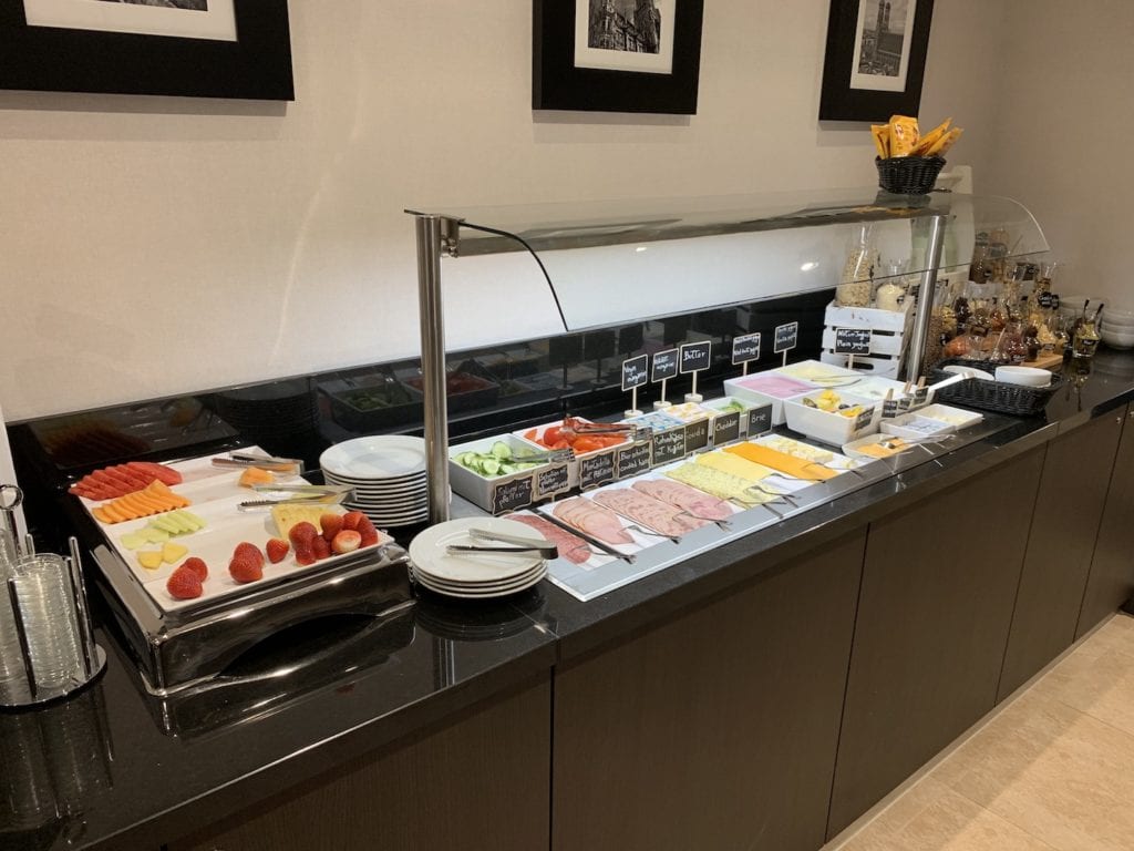 Hilton Garden Inn Muenchen Frühstück Buffet 3