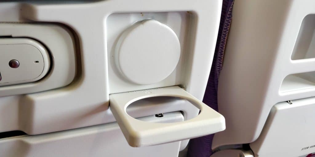 Thai Airways Economy Class Kurzstrecke Getränkehalter