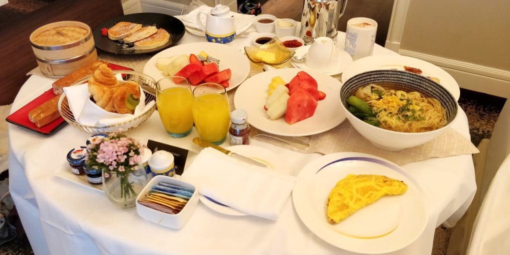 Four Seasons Shanghai Room Service Frühstück 2