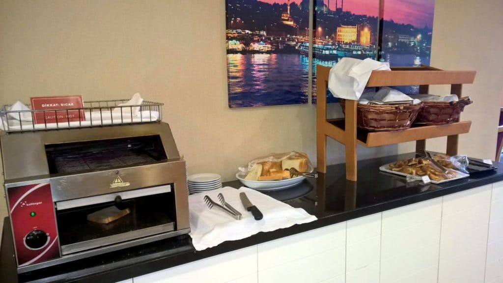 Hilton Garden Inn Istanbul Golden Horn Frühstück 3