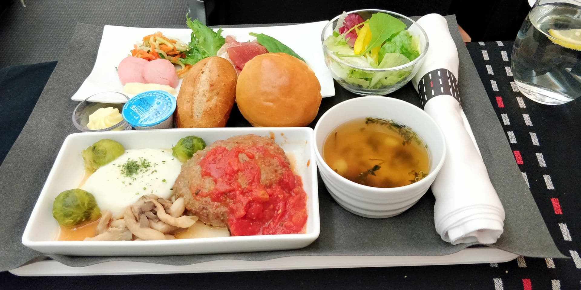 Japan Airlines Business Class Boeing 787 Abendessen
