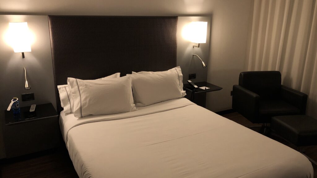 Ac Hotel Madrid Airport Zimmer Bett