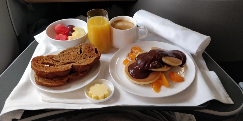 Qantas Business Class Airbus A330 Frühstück