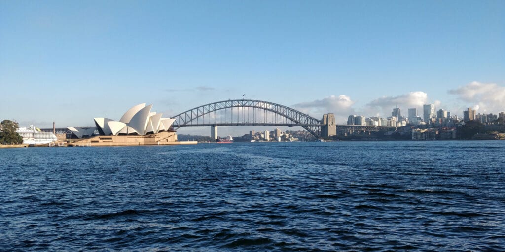 Beispielort Sydney Opera House mit dem Indian Pacific