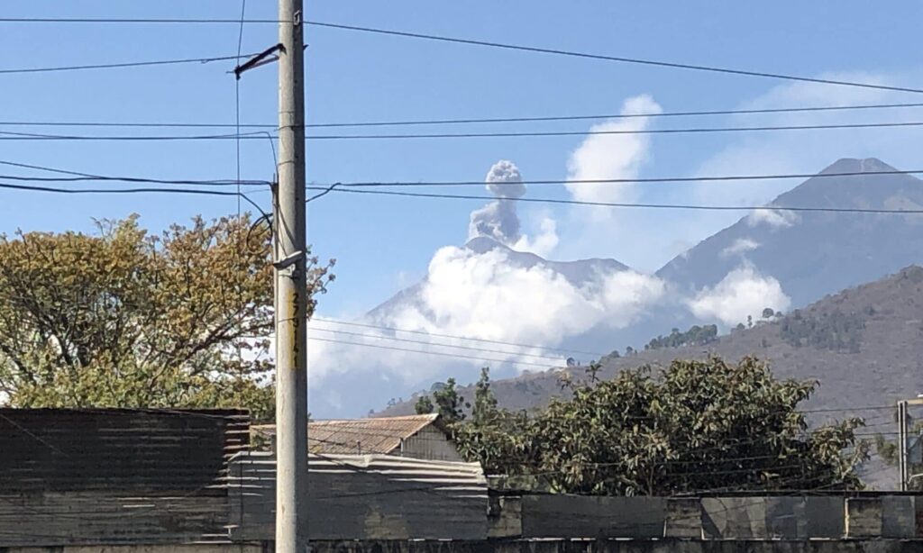 Fuego Vulkan Antigua Guatemala