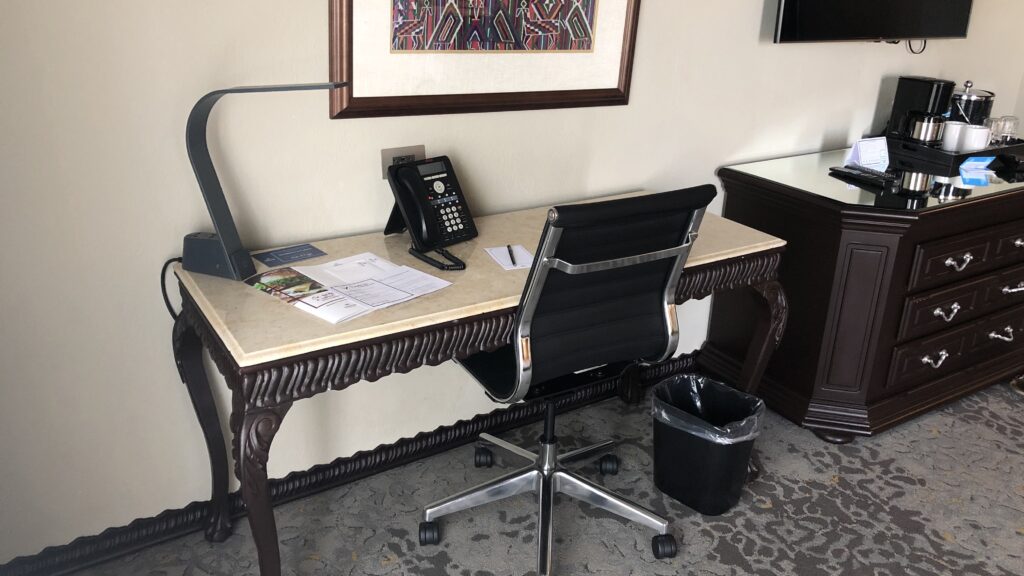 Hilton Guatemala City Schreibtisch