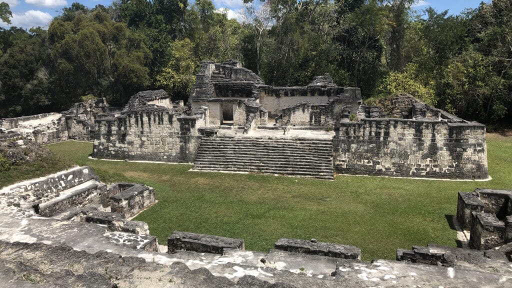 Tikal Akropolis