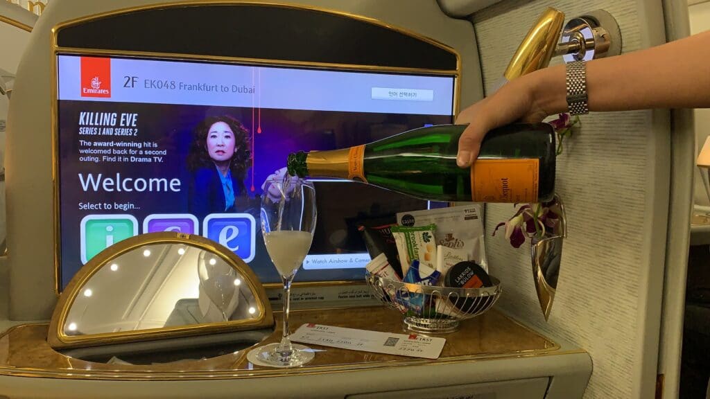 Emirates First Class Airbus A380 Champagner