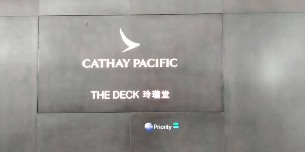 Cathay Pacific The Deck Lounge Hongkong Eingang
