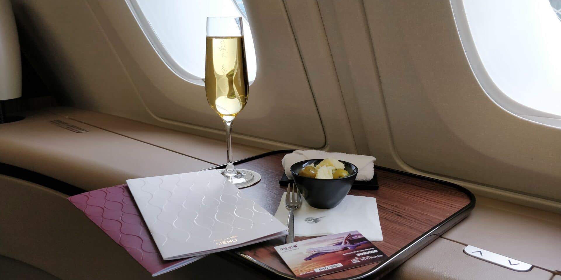 Qatar Airways First Class Airbus A380 Champagner 2