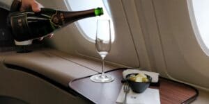 Qatar Airways First Class Airbus A380 Champagner