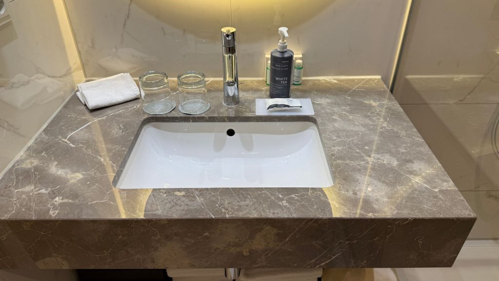 The Westin Grand Berlin Badezimmer Waschtisch