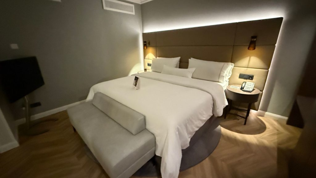 The Westin Grand Berlin Zimmer Bett (1)