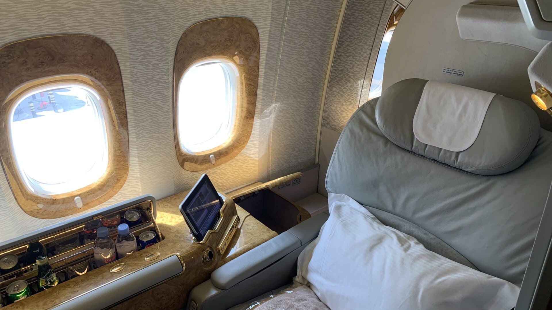 Emirates First Class Boeing 777 Fenstersitz