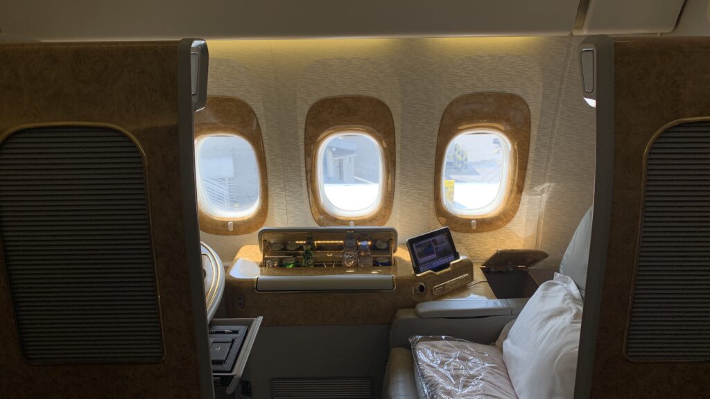 Emirates First Class Boeing 777 Tür