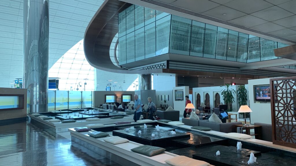 Review: Emirates First Class Lounge Dubai B | reisetopia