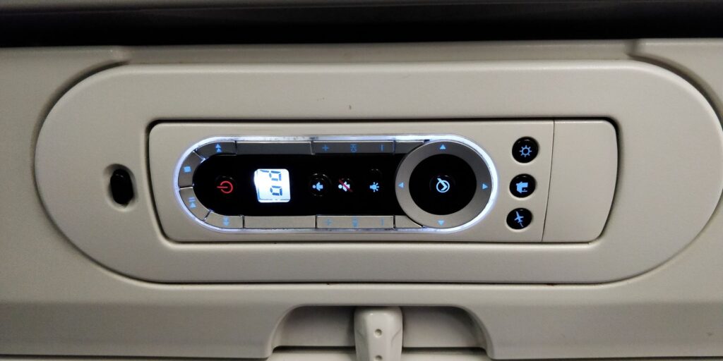 China Eastern Economy Class Langstrecke Controller