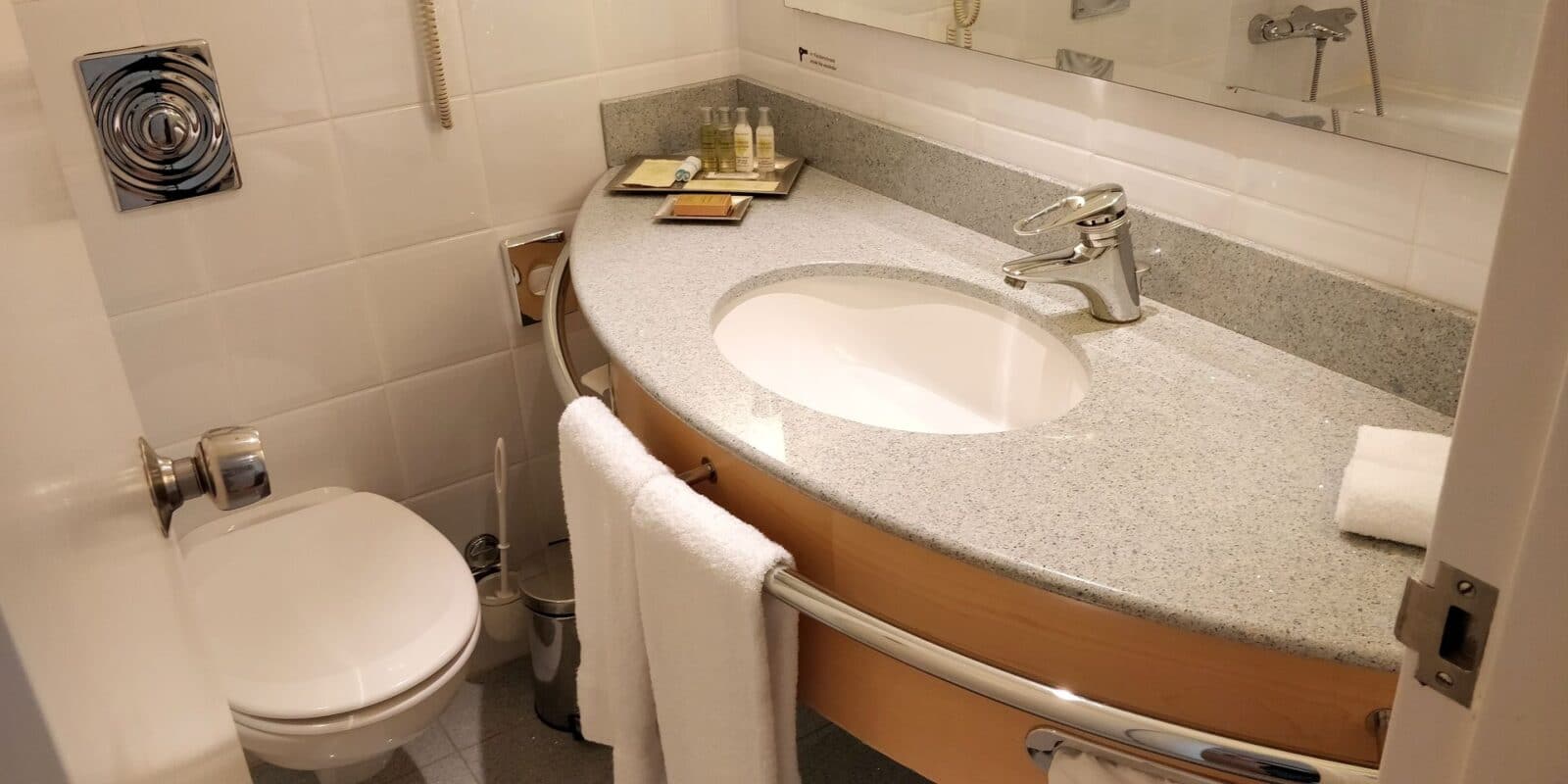 Review: Hilton Düsseldorf - das Hotel im Test | reisetopia