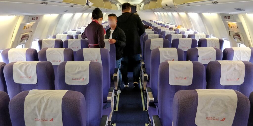 Shanghai Airlines Economy Class Kurzstrecke Kabine