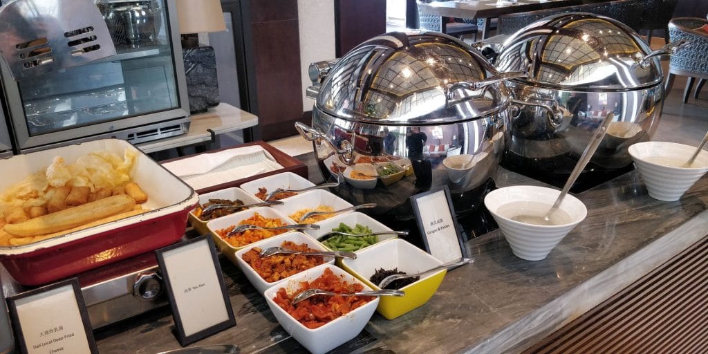 Hilton Dali Resort Lounge Frühstück 7
