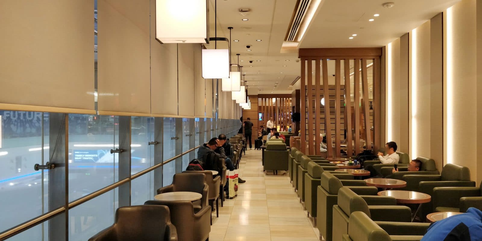 Review Ahlan Business Class Lounge Dubai reisetopia LoungeTest