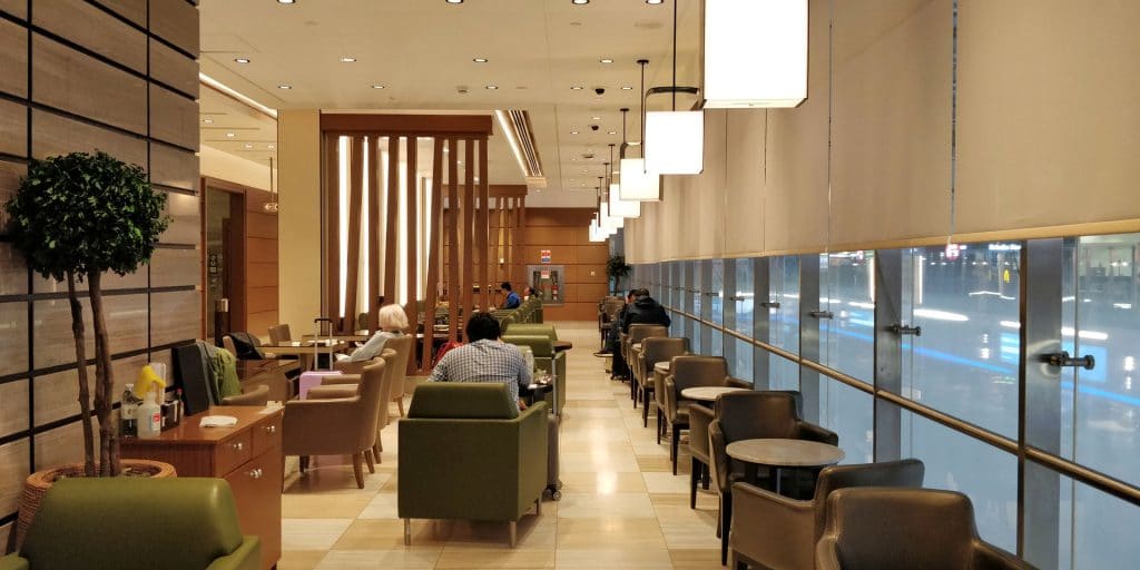 Ahlan Business Class Lounge Dubai 4