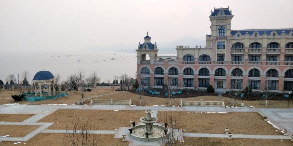 Hilton Dalian Golden Pebble Beach Suite Terrasse Ausblick 2