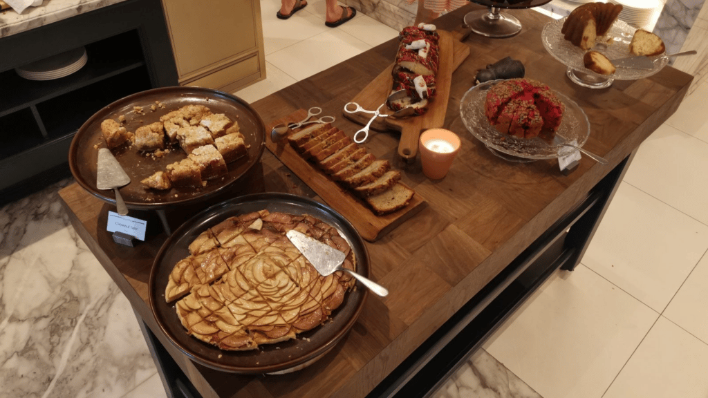 Park Hyatt Dubai Fruehstuecksbuffet Kuchen