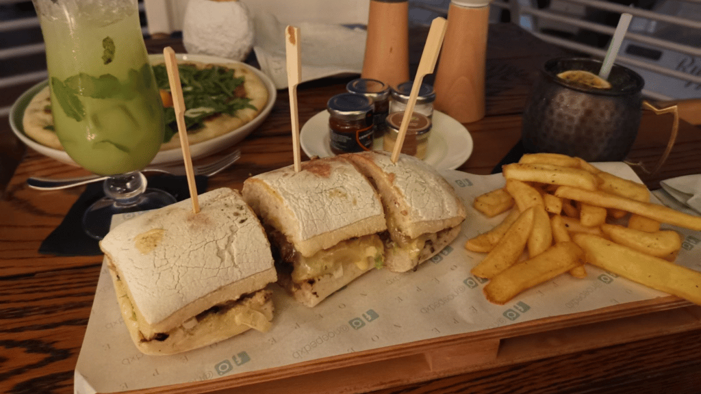 Park Hyatt Dubai Strandrestaurant Sandwich