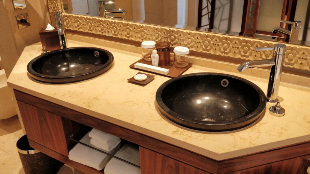 Raffles Dubai Badezimmer Doppelwaschtisch