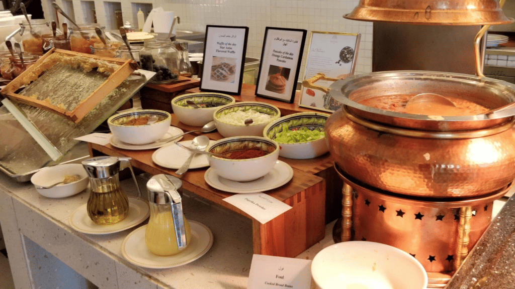 Raffles Dubai Fruehstuecksbuffet Indische Speisen