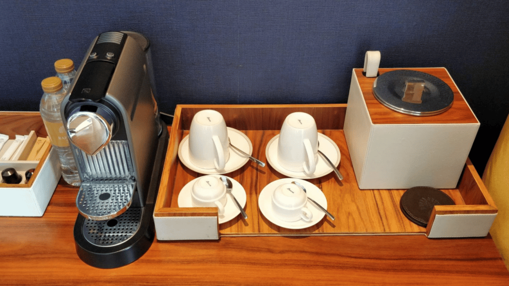 Raffles Dubai Wohnbereich Kaffeemaschine